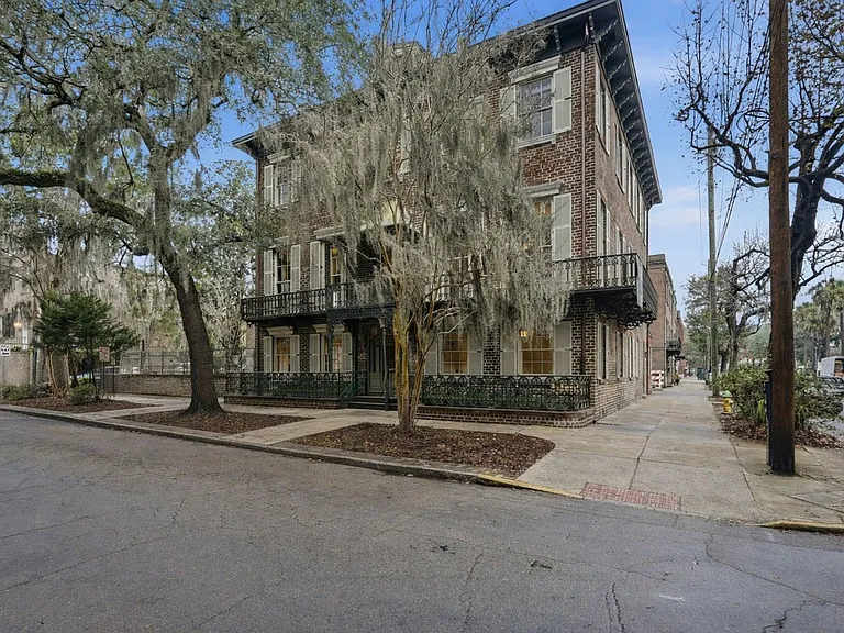124 E McDonough St — Photo 4