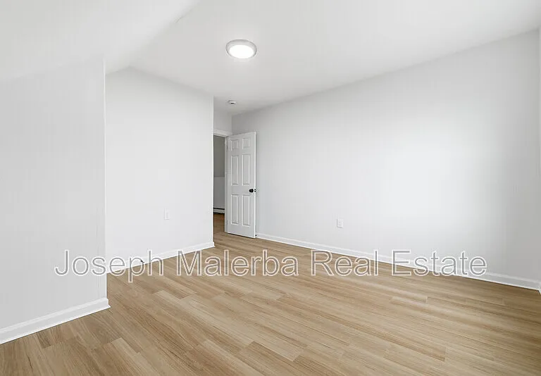 848 Bank St — Photo 11