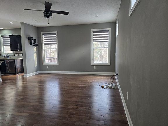 4th image of 2361 Fieldstone Dr
