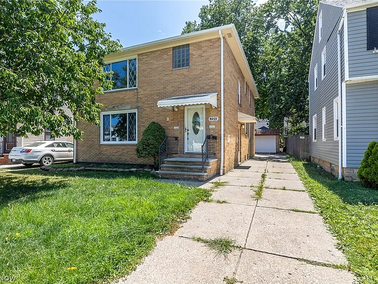 8221 Pelham Dr — Photo 1