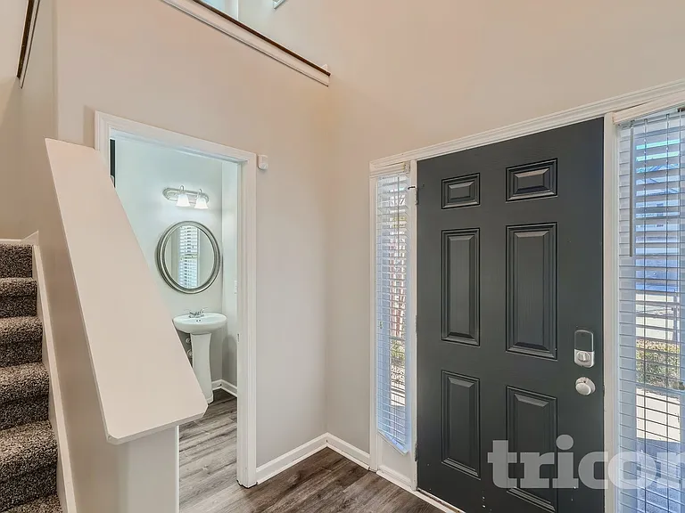 3919 Kingfisher Dr — Photo 4
