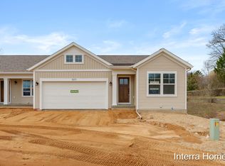 1577 N Village Cir, Kalamazoo, MI