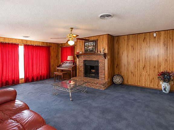 2nd image of 2202 Carl St