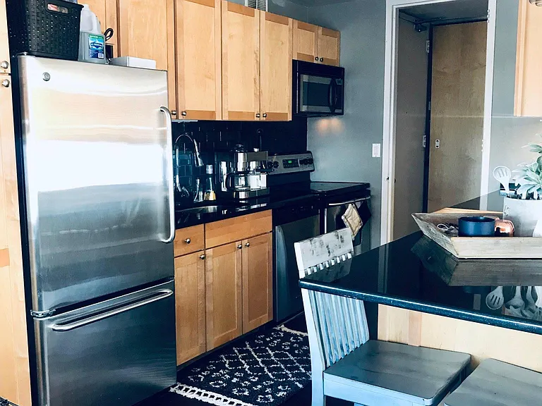 655 W Irving Park Rd #2117 — Photo 20