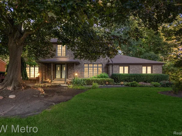 36830 Turtle Creek Ct, Farmington Hills, MI 48331