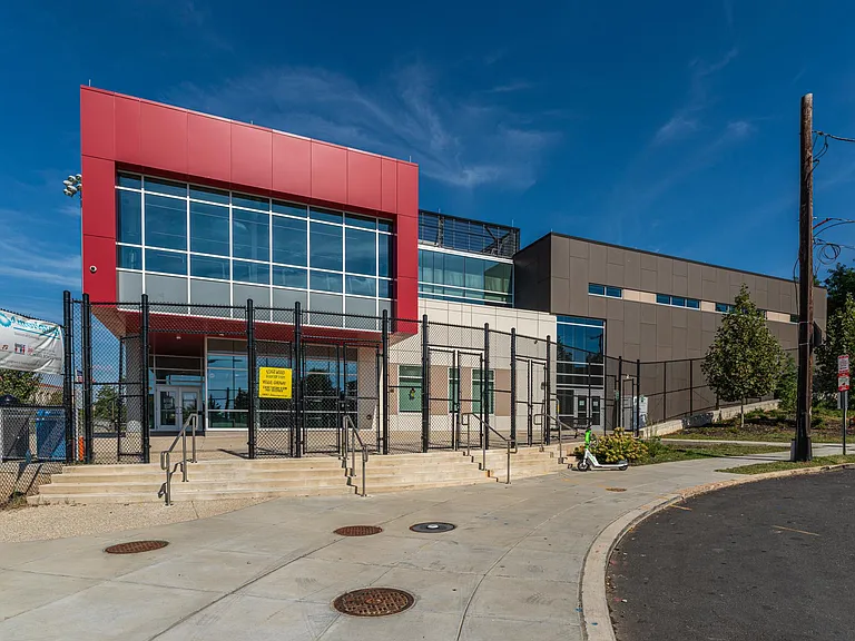 2 blocks to Edgewood Recreation Center includes an indoor gym!