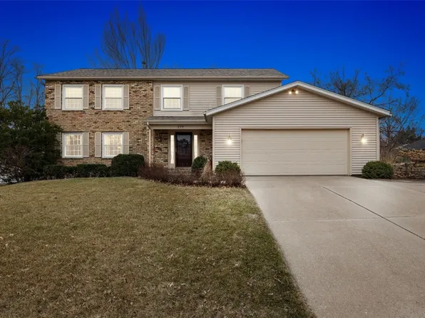 377 Cambridge Dr NE, Cedar Rapids, IA 52402