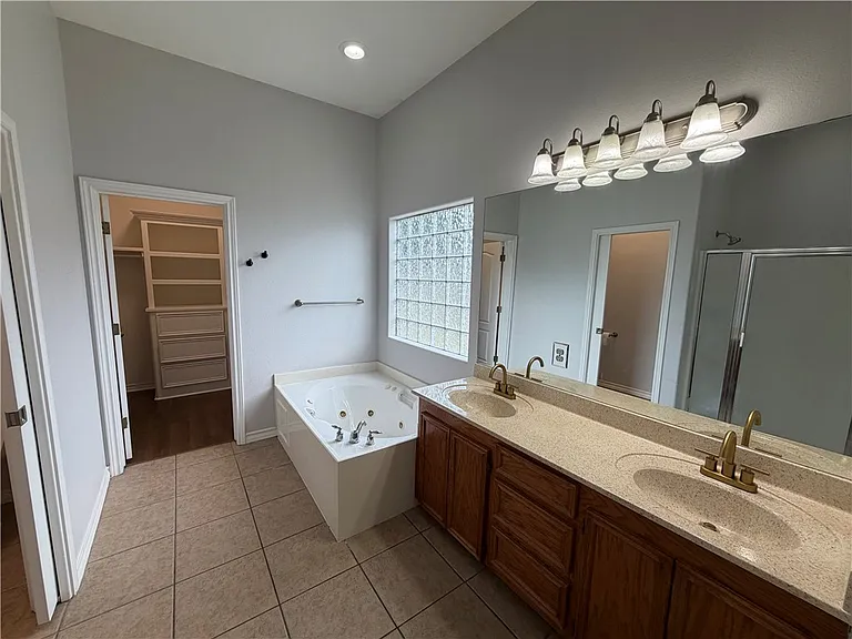 6830 Round Table St — Photo 22