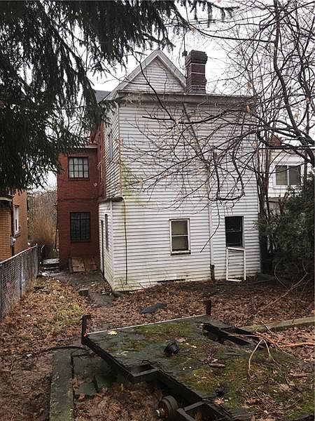 2nd image of 221 Rochelle St