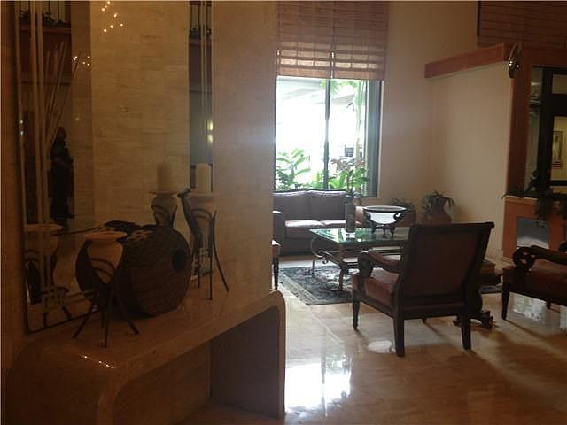 Home For Sale In Commodore Plaza