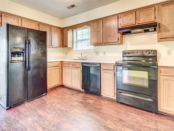 3rd image of 1710 N River Creek Lndg