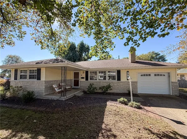 305 Linden Ln, Mattoon, IL 61938