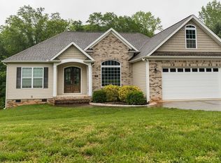 187 Bay Hill Dr, Boiling Springs, SC 29316