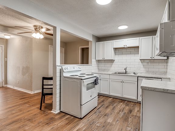 4th image of 3929 Winfield Ave