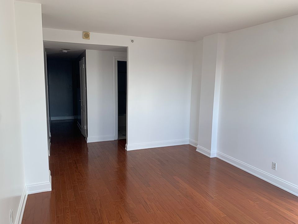 1st image of 60 Parkway Dr E APT 6DD
