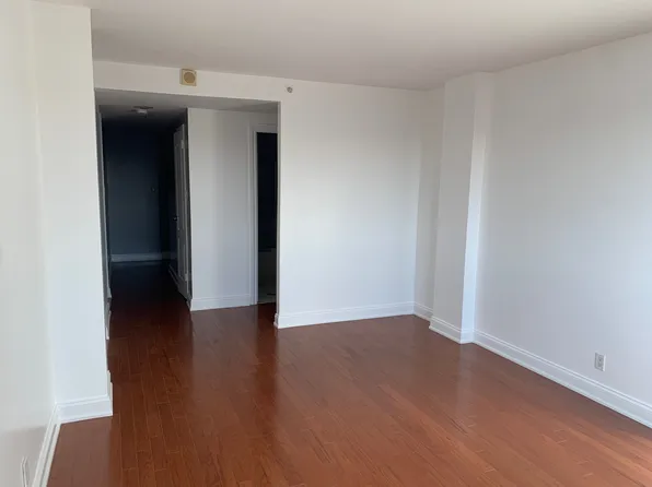 60 Parkway Dr E APT 6DD, East Orange, NJ 07017
