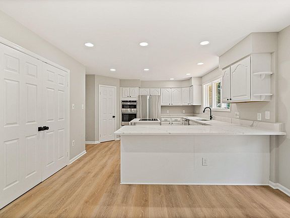 5th image of 9194 Silverline Dr