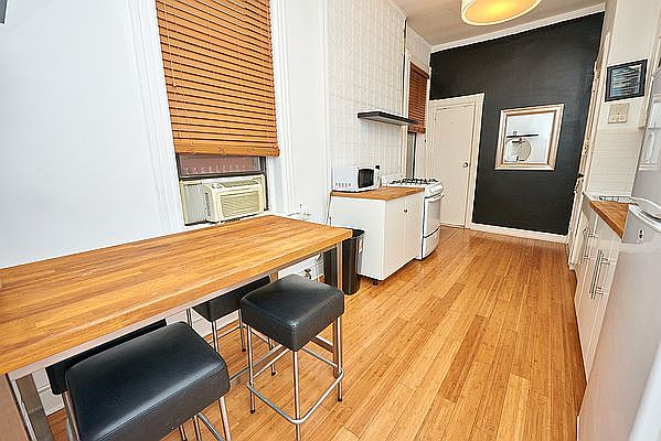 1st image of 27 Prince St APT 11