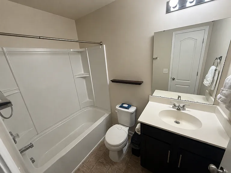913 Collington Dr — Photo 6