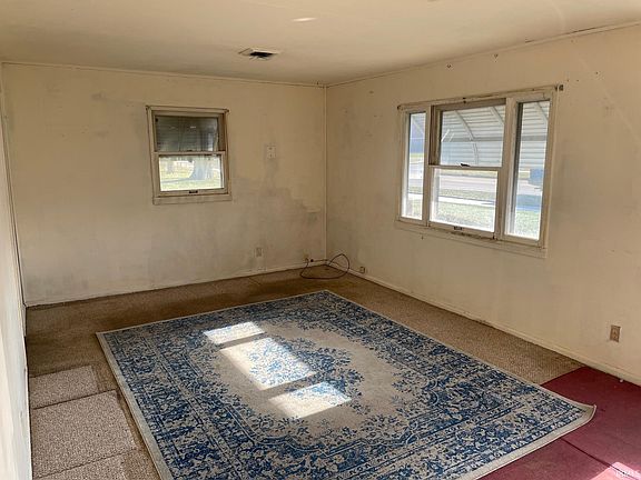 4th image of 717 Gibson St