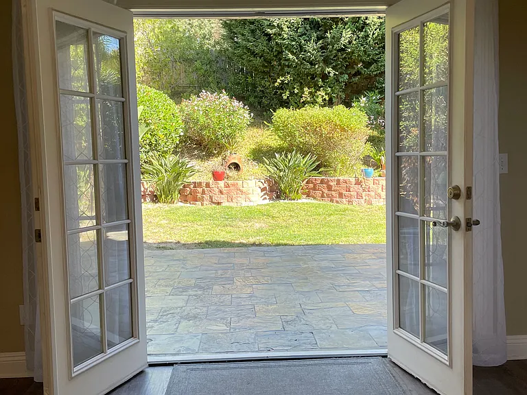 1586 Avenida Guillermo — Photo 8
