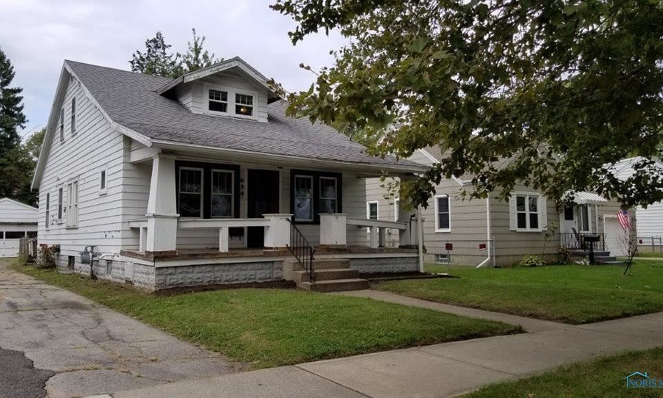 1st image of 634 S Westwood Ave