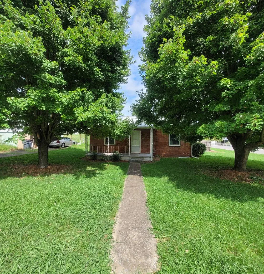 401 Amber St — Photo 1