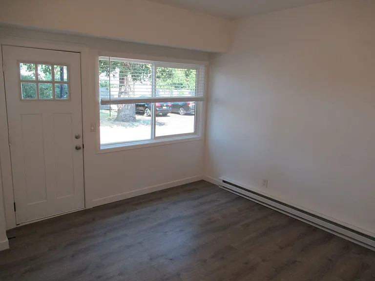 1385 Hines St SE #C — Photo 4