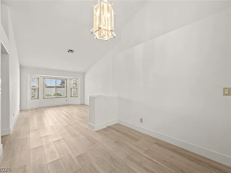 360 Humboldt North Dr — Photo 14