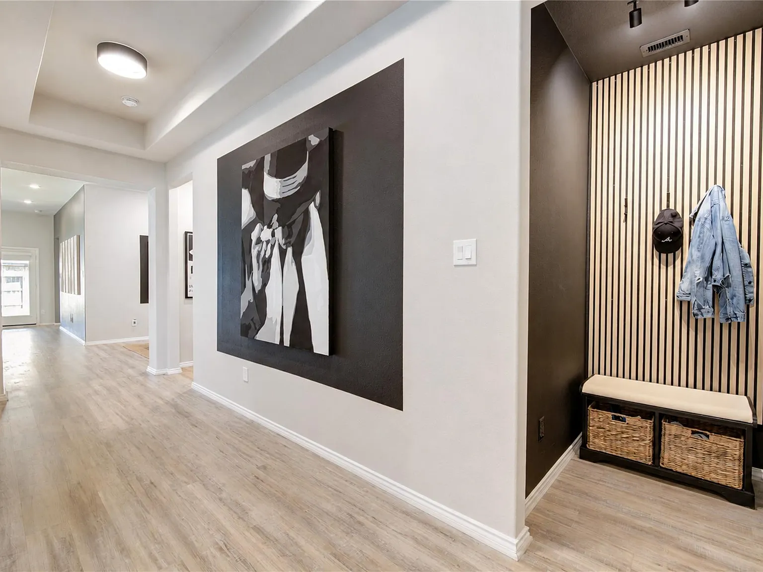 3 bed, 2.0 bath, 1542 sqft, $2,300 — Photo 2