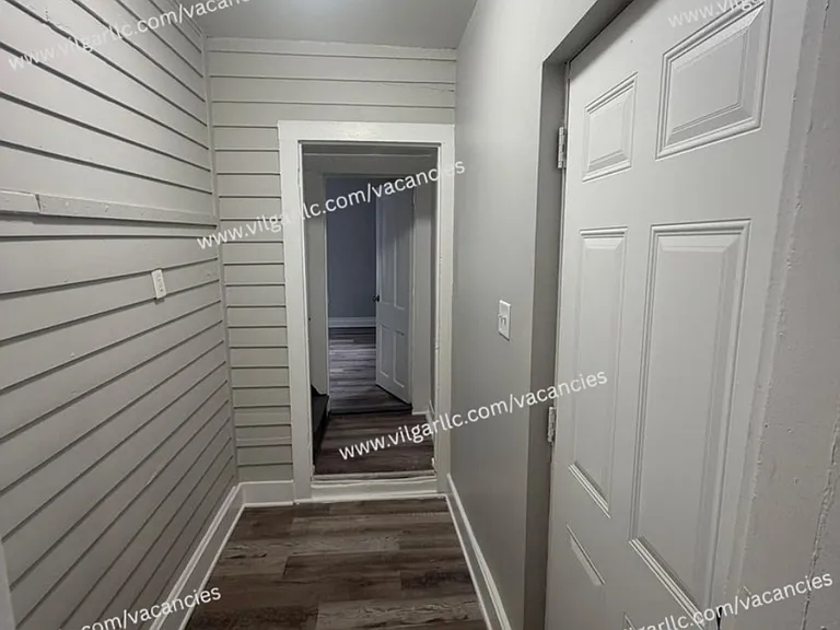 109 Columbia St — Photo 15