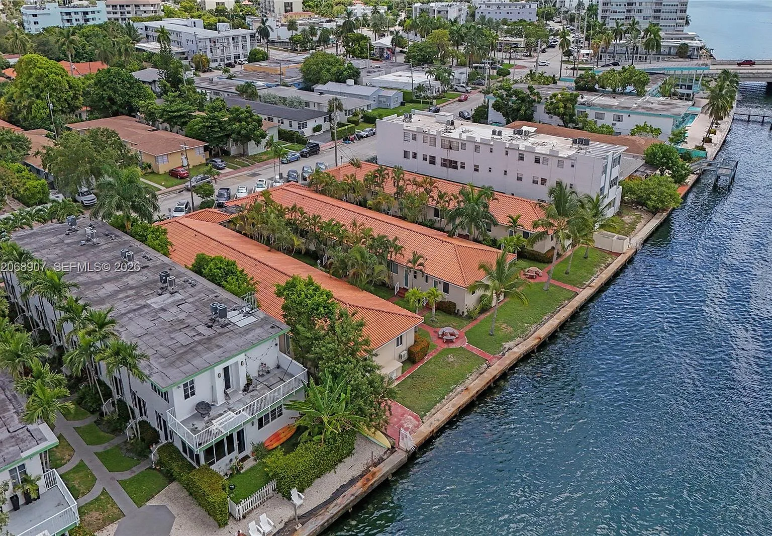 Enclave Waterside Villas — Photo 4