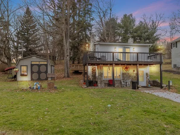 1621 Lake Front Dr, Salem, OH 44460