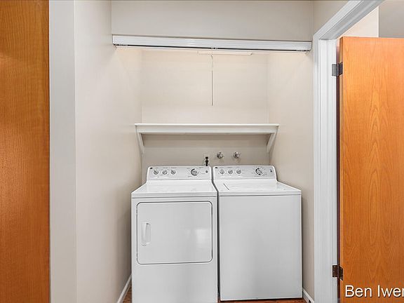 4th image of 3444 Eagle Bluff Dr NE