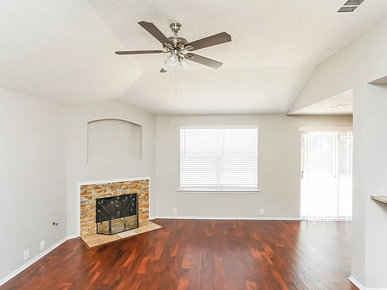 230 Westminster Dr — Photo 3