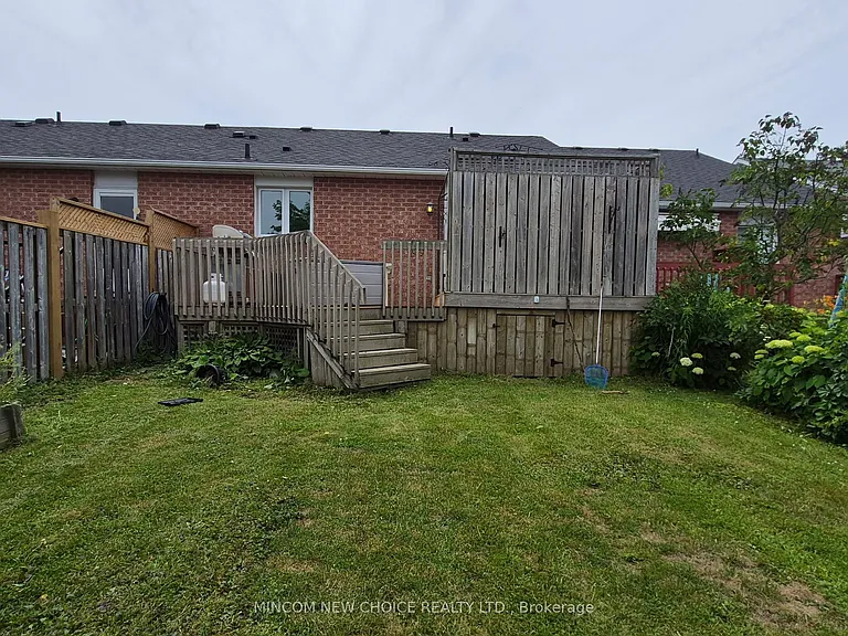2432 Woodglade Blvd N — Photo 16