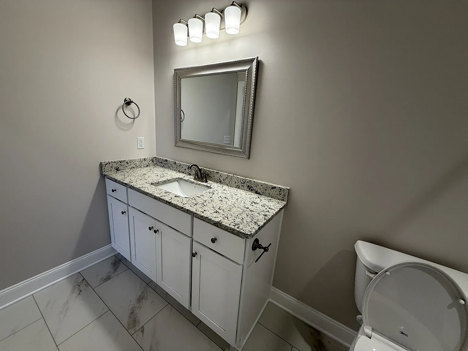 602 West Hill Street - 1 — Photo 4