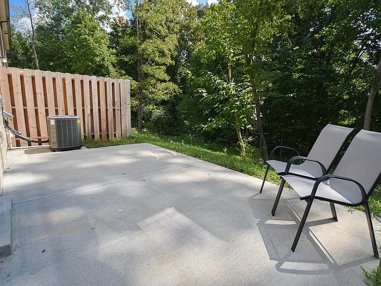 219 Smithson Ln — Photo 30