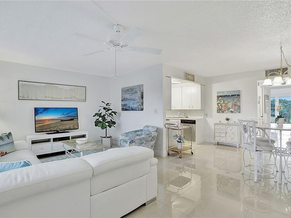 1st image of 4701 Martinique Drive #E3