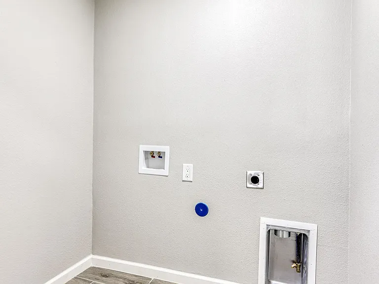 10028 Cross St — Photo 40