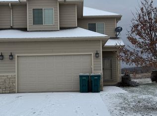 607 Prairie Blvd, Dakota Dunes, SD 57049