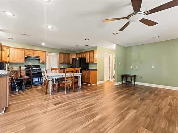 4th image of 73 E Claiborne Sq