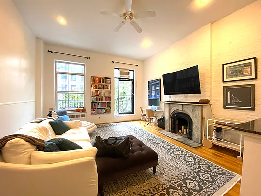 Rented by R New York | media 2