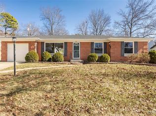 712 La Marite Dr, Ballwin, MO 63021