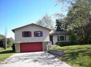 2300 W Carriage Hill Dr, Traverse City, MI