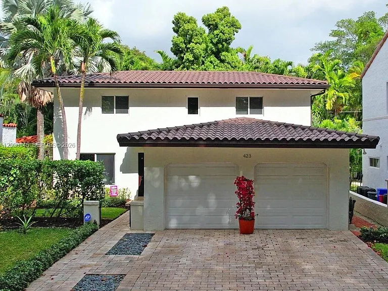 423 Alhambra Cir — Photo 1