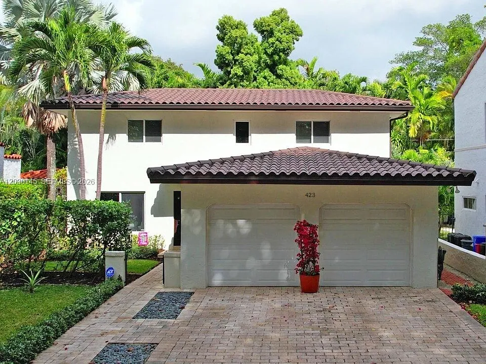 423 Alhambra Cir