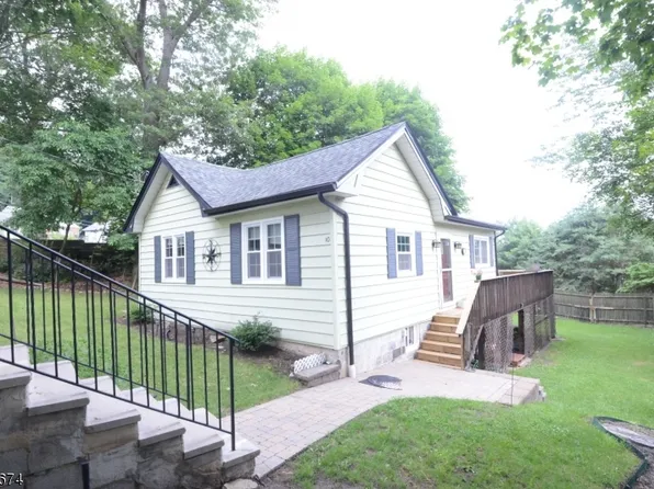 10 Mast Rd, Hopatcong Boro, NJ 07843