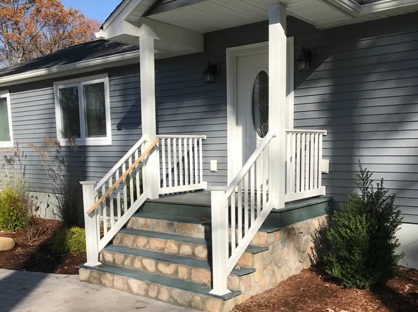13 Fawn Lake Rd, Stockholm, NJ 07460