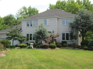 16 Nicholas Ct, Edison, NJ 08820